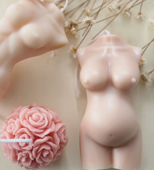 Corps de femme enceinte - Les bougies Maeco