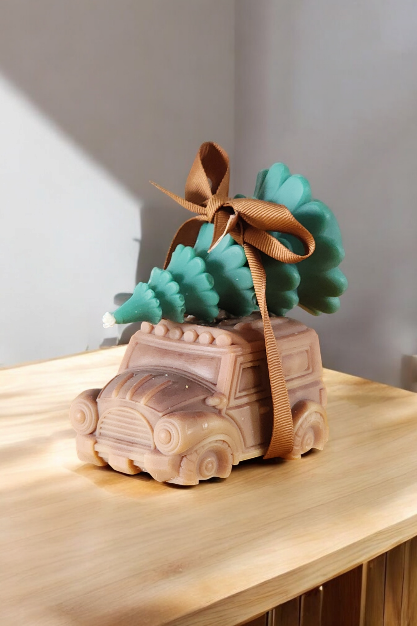 Voiture et sapin